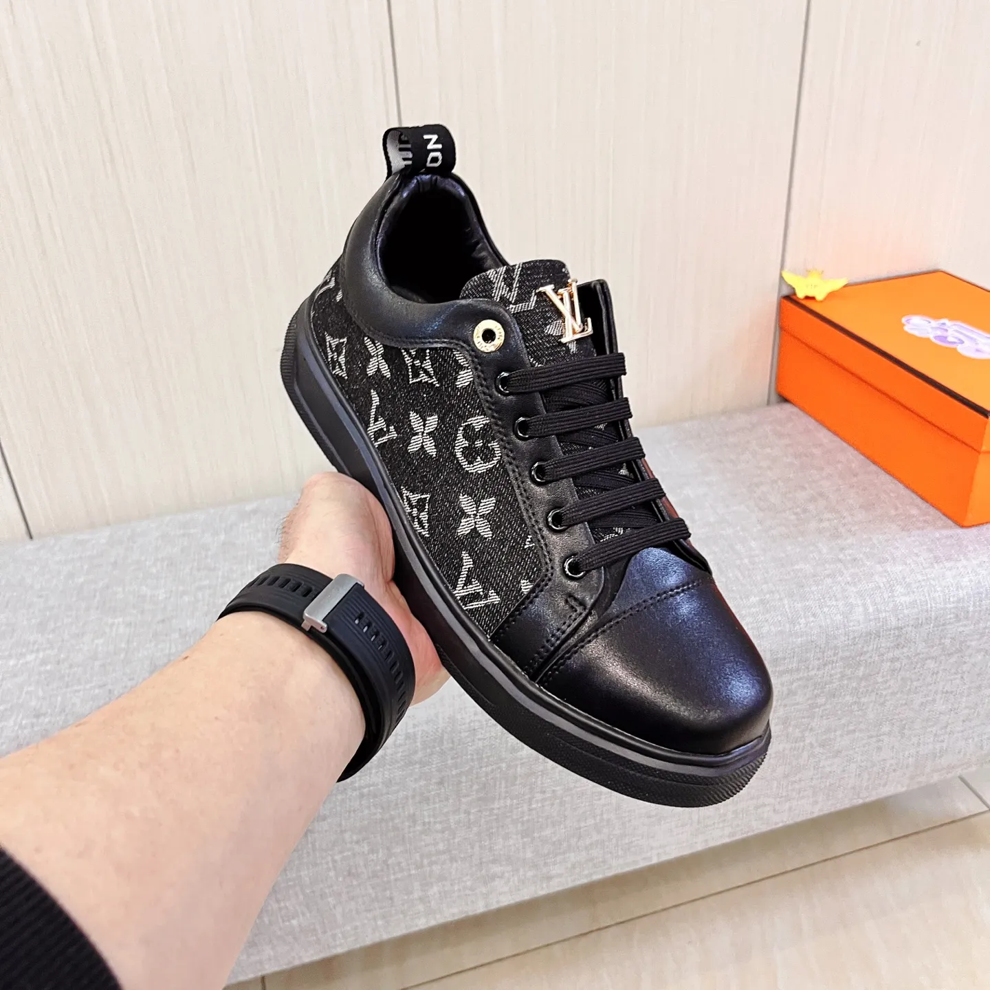 🚘🚘Factory batch 400💰[LV]🔥Louis Vuitton, high-end men's shoes brand, official website 1:1 latest masterpiece: the upper is made of first-layer cowhide imported from Italy with a comfortable and breathable lining➕original non-slip and wear-resistant outsole🔥, making walking more convenient and comfortable! An exclusive new model, a stunning work, a beautiful 1:1 replica [color] compared to the official quality! Create a fashionable personality to set off your uniqueness! A must-have for trendy men! Classic🔥Size: 38-44 Color: 🔥Multiple colors available🔥